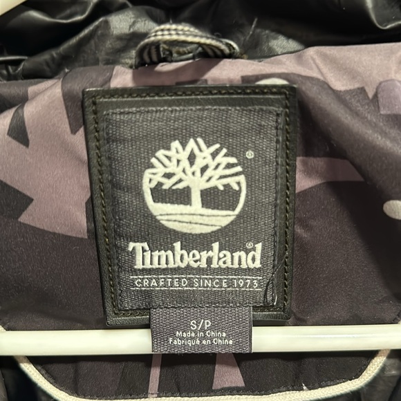 Stylish Camouflage Puffer Jacket - Picture 3 of 4